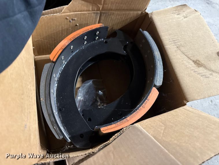 image for item DQ4186 Approximately 30 sets of brake assemblies