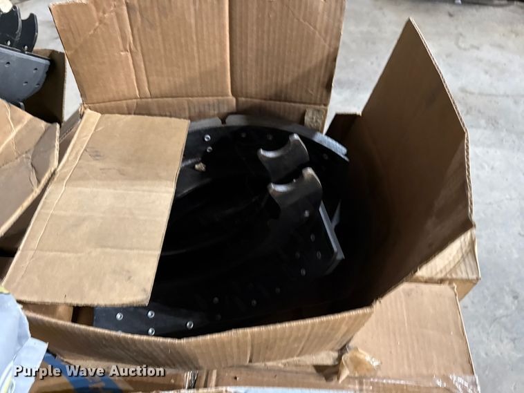 image for item DQ4186 Approximately 30 sets of brake assemblies