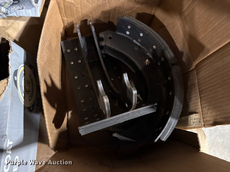 image for item DQ4186 Approximately 30 sets of brake assemblies
