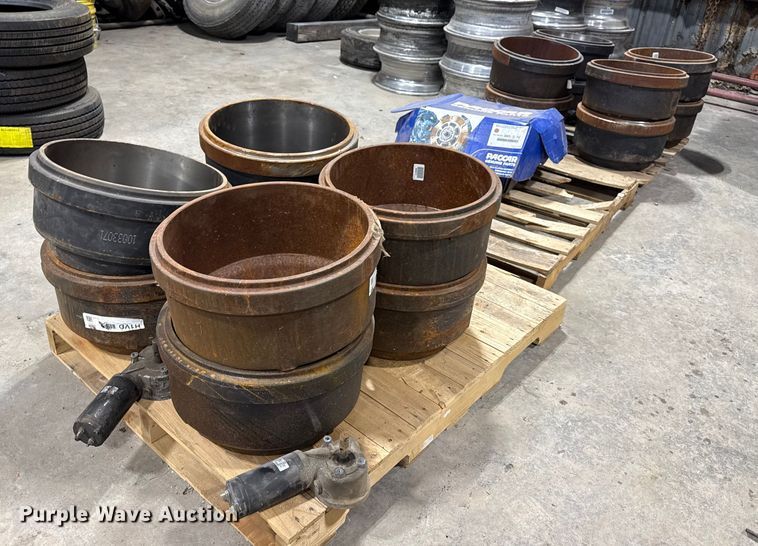 image for item DQ4187 (17) wheel hubs