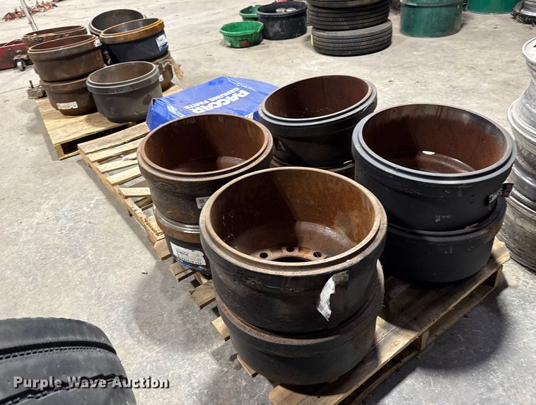 image for item DQ4187 (17) wheel hubs