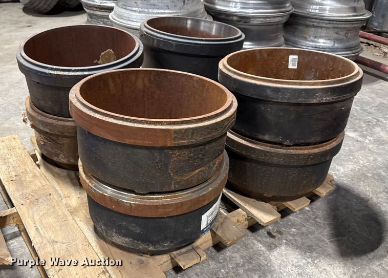 image for item DQ4187 (17) wheel hubs