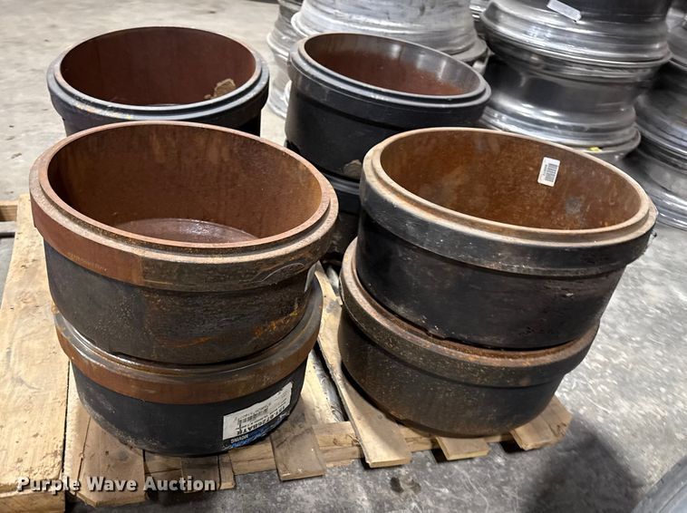 image for item DQ4187 (17) wheel hubs