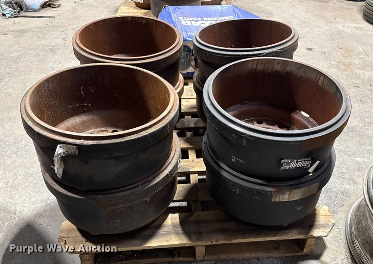 image for item DQ4187 (17) wheel hubs