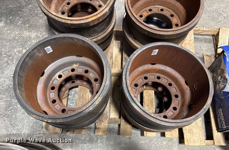 image for item DQ4187 (17) wheel hubs