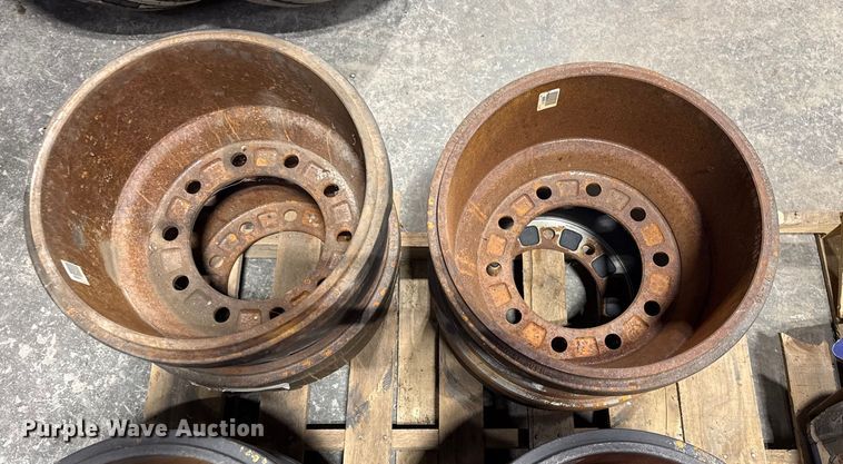 image for item DQ4187 (17) wheel hubs