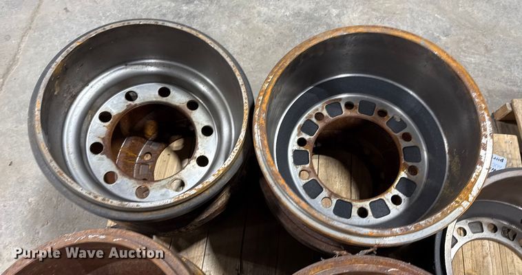 image for item DQ4187 (17) wheel hubs