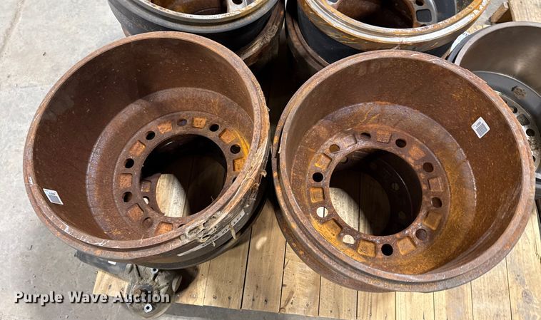 image for item DQ4187 (17) wheel hubs