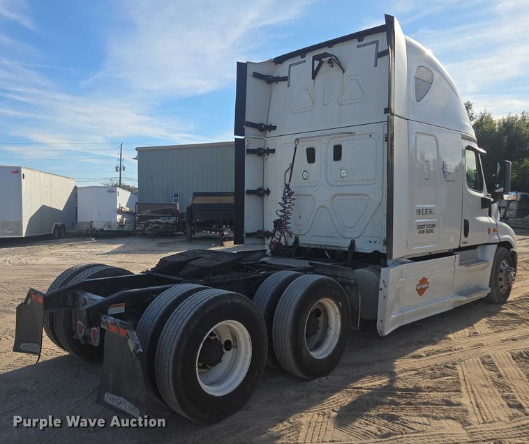 CAMIóN CAMAROTE 2014 FREIGHTLINER