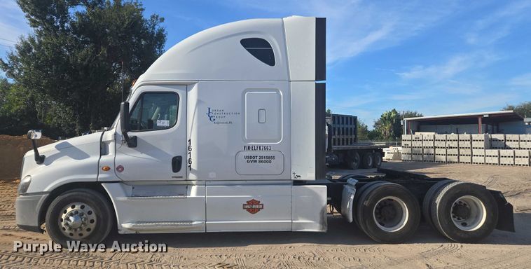 image for item DU2579 2014 Freightliner Cascadia semi truck