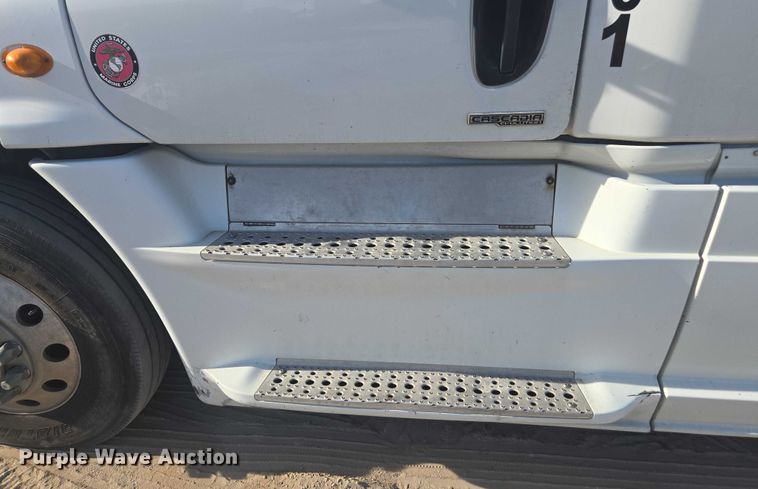 image for item DU2579 2014 Freightliner Cascadia semi truck