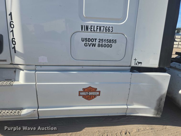 image for item DU2579 2014 Freightliner Cascadia semi truck