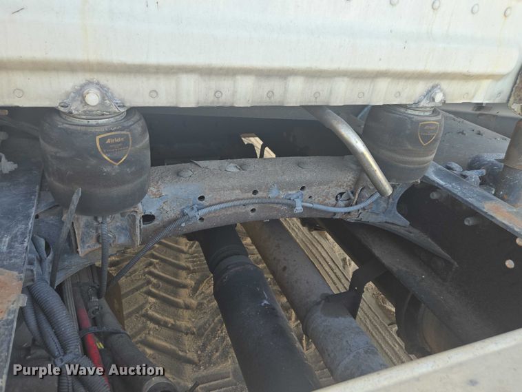 image for item DU2579 2014 Freightliner Cascadia semi truck