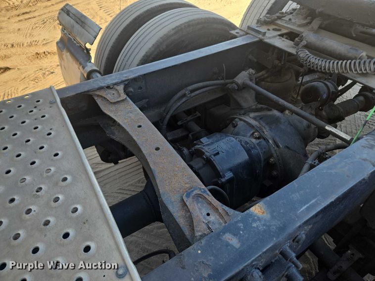 image for item DU2579 2014 Freightliner Cascadia semi truck