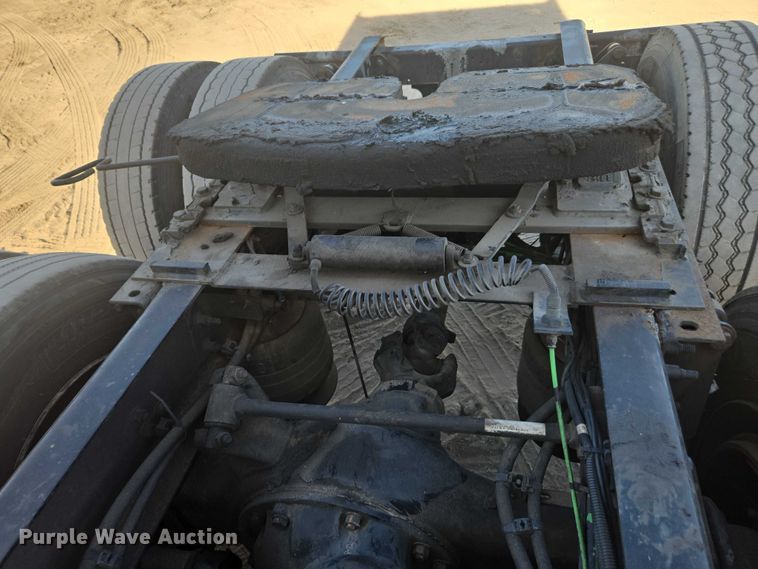 image for item DU2579 2014 Freightliner Cascadia semi truck