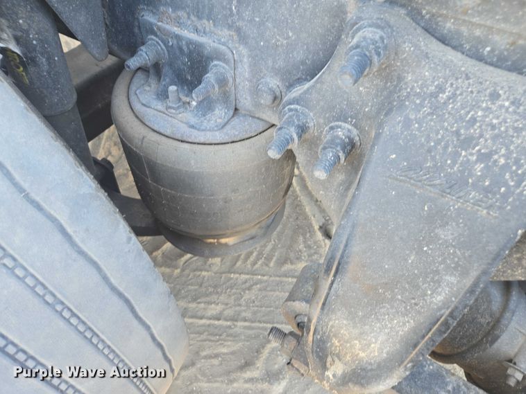 image for item DU2579 2014 Freightliner Cascadia semi truck