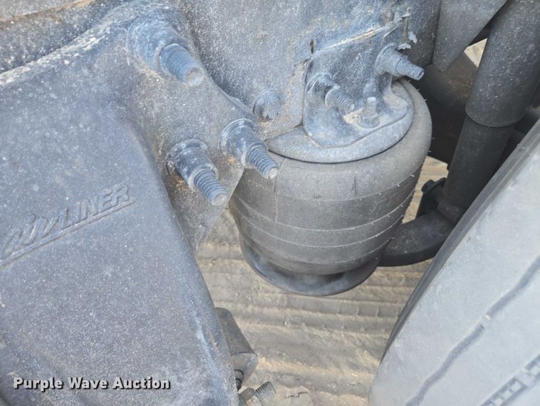 image for item DU2579 2014 Freightliner Cascadia semi truck