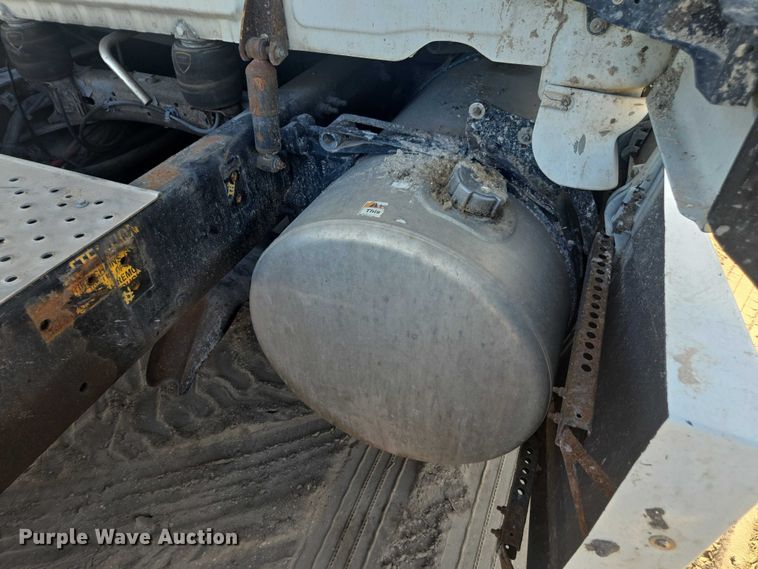 image for item DU2579 2014 Freightliner Cascadia semi truck