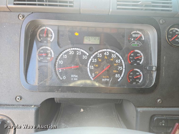 image for item DU2579 2014 Freightliner Cascadia semi truck