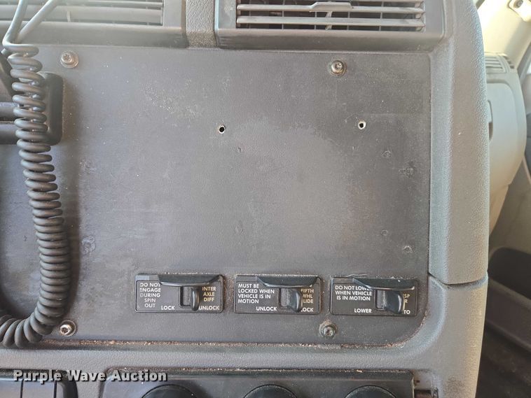 image for item DU2579 2014 Freightliner Cascadia semi truck