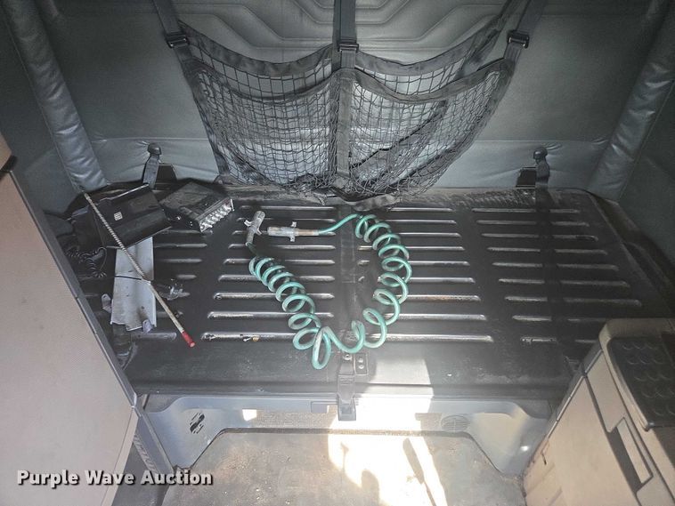 image for item DU2579 2014 Freightliner Cascadia semi truck