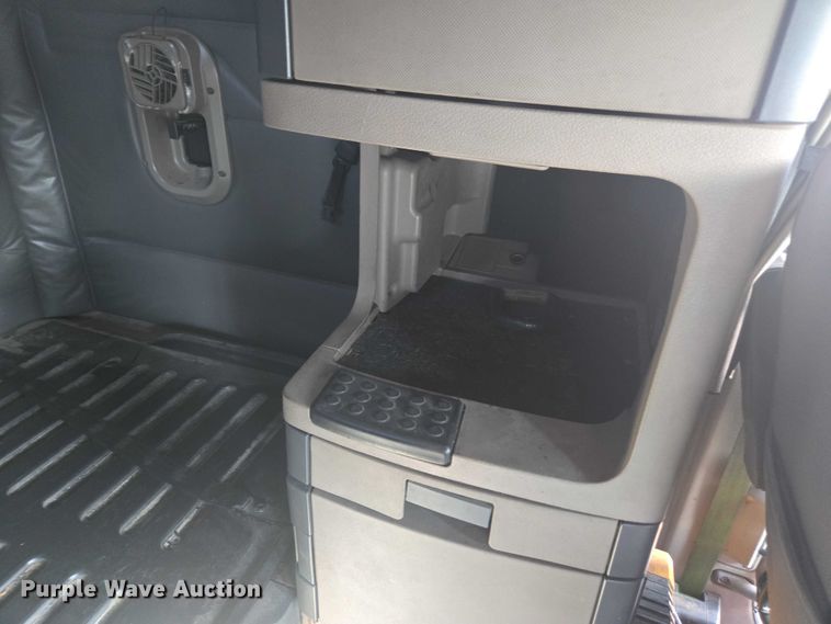 image for item DU2579 2014 Freightliner Cascadia semi truck