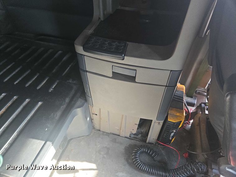 image for item DU2579 2014 Freightliner Cascadia semi truck