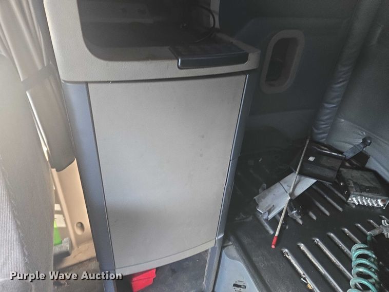 image for item DU2579 2014 Freightliner Cascadia semi truck