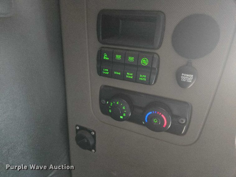 image for item DU2579 2014 Freightliner Cascadia semi truck