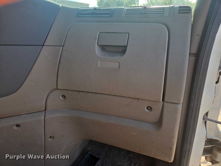 image for item DU2579 2014 Freightliner Cascadia semi truck