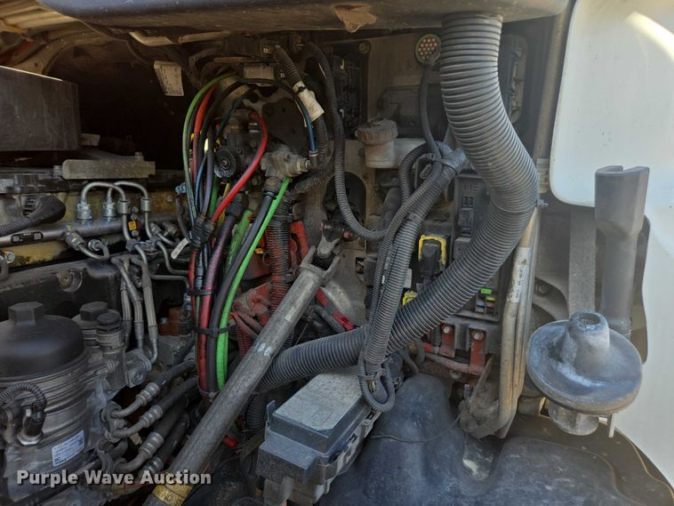 image for item DU2579 2014 Freightliner Cascadia semi truck