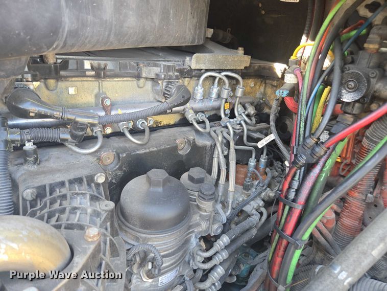 image for item DU2579 2014 Freightliner Cascadia semi truck