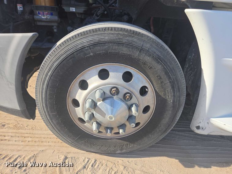 image for item DU2579 2014 Freightliner Cascadia semi truck