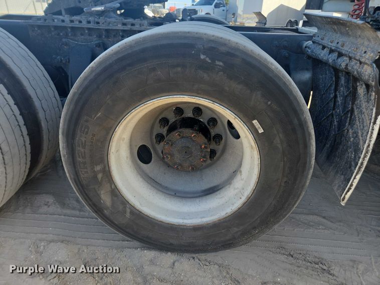 image for item DU2579 2014 Freightliner Cascadia semi truck