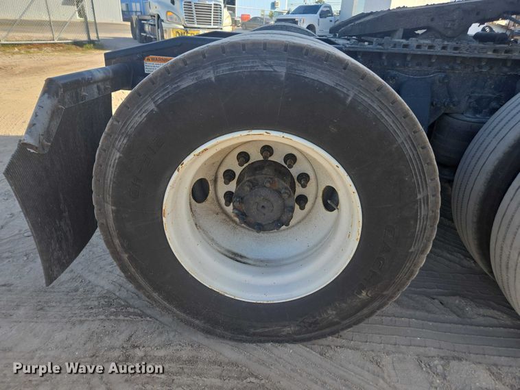 image for item DU2579 2014 Freightliner Cascadia semi truck