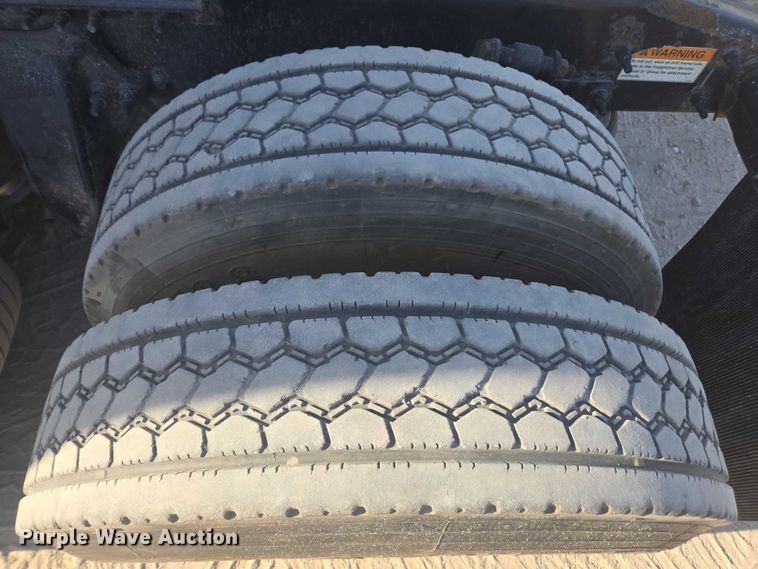 image for item DU2579 2014 Freightliner Cascadia semi truck