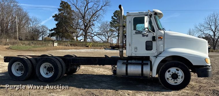 image for item DW6699 2002 International 9100i truck cab and chassis