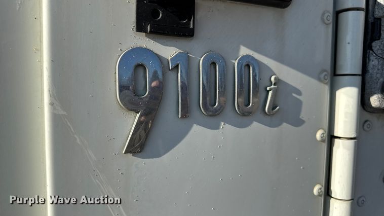 image for item DW6699 2002 International 9100i truck cab and chassis