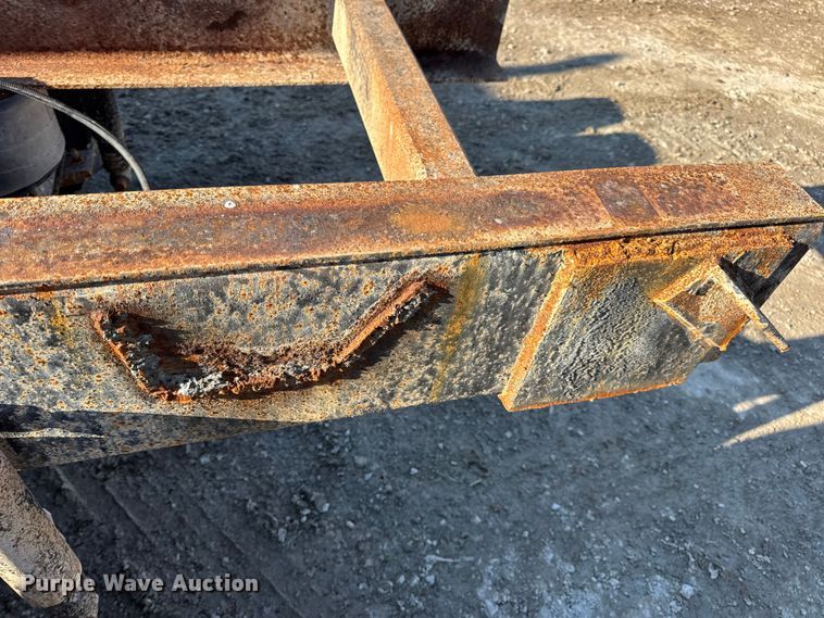 image for item DW6699 2002 International 9100i truck cab and chassis