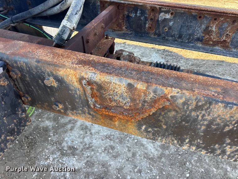 image for item DW6699 2002 International 9100i truck cab and chassis