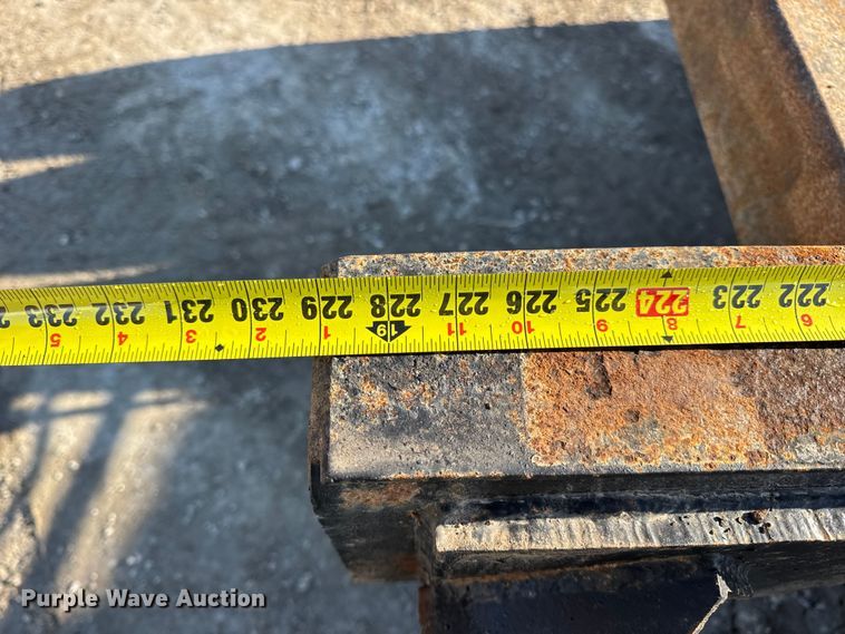 image for item DW6699 2002 International 9100i truck cab and chassis