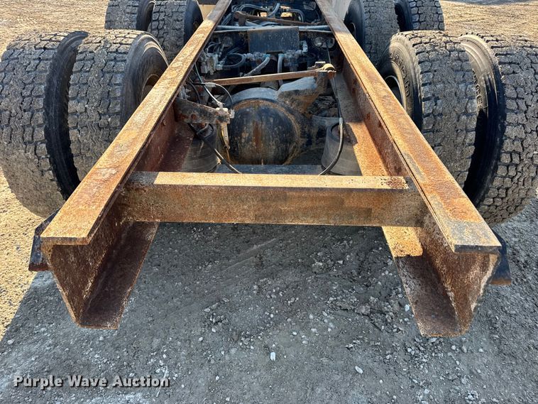 image for item DW6699 2002 International 9100i truck cab and chassis