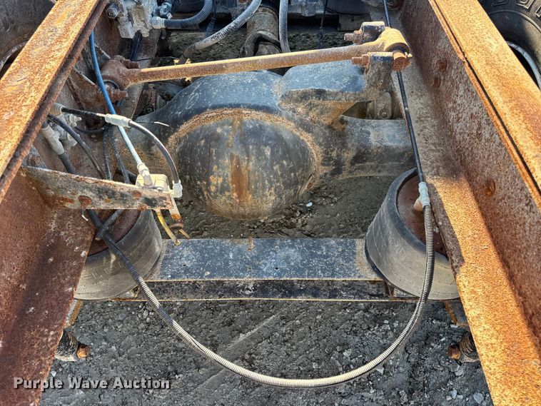 image for item DW6699 2002 International 9100i truck cab and chassis