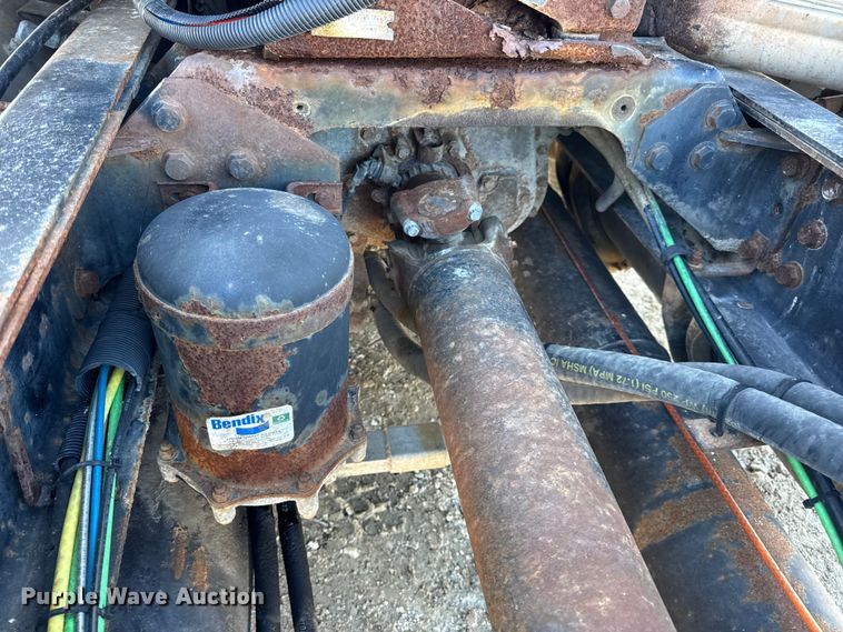 image for item DW6699 2002 International 9100i truck cab and chassis