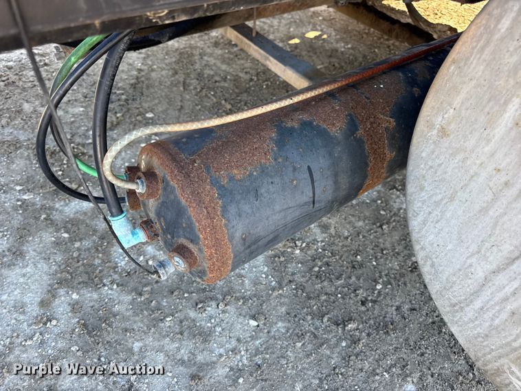 image for item DW6699 2002 International 9100i truck cab and chassis