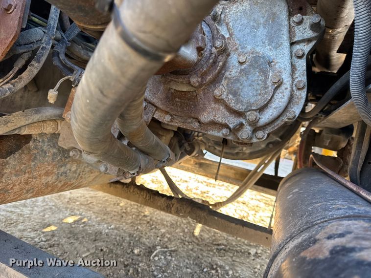 image for item DW6699 2002 International 9100i truck cab and chassis