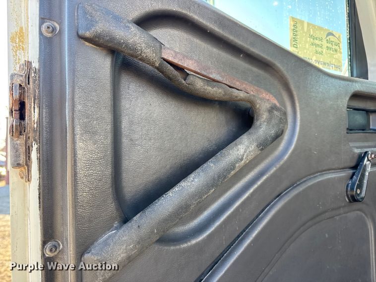 image for item DW6699 2002 International 9100i truck cab and chassis