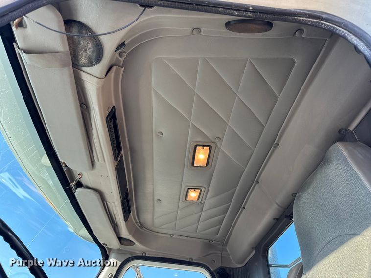 image for item DW6699 2002 International 9100i truck cab and chassis