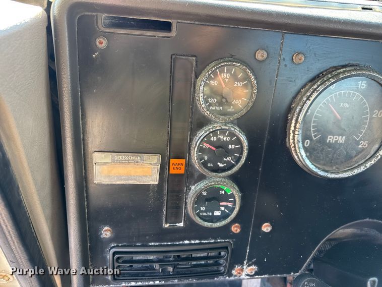 image for item DW6699 2002 International 9100i truck cab and chassis