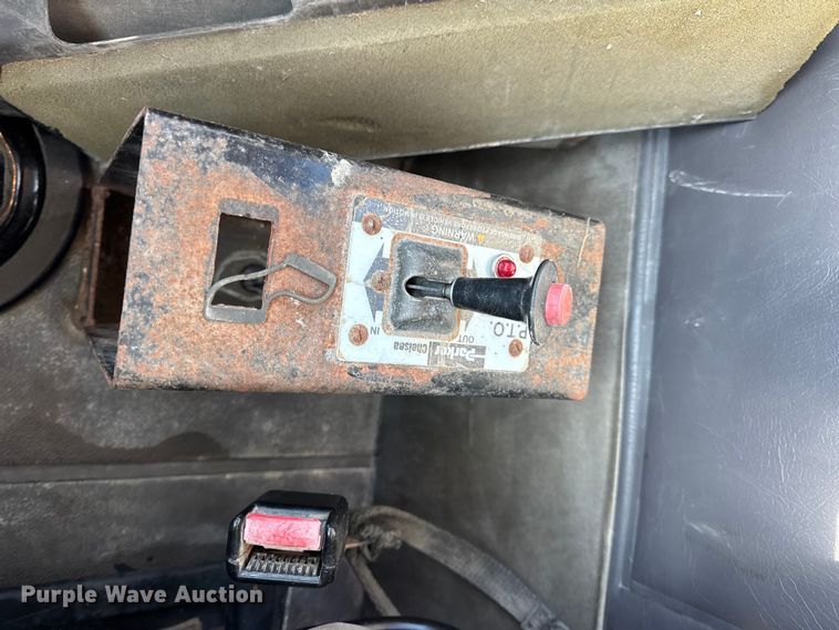 image for item DW6699 2002 International 9100i truck cab and chassis